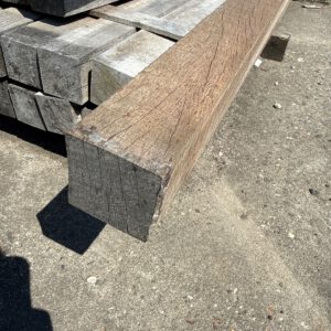 600.230 Hardhouten paal  L.4.00 m   6 x 6 cm