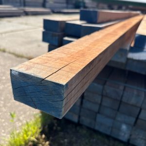 600.130 Hardhouten paal  L.5.00 m  5 x 8 cm